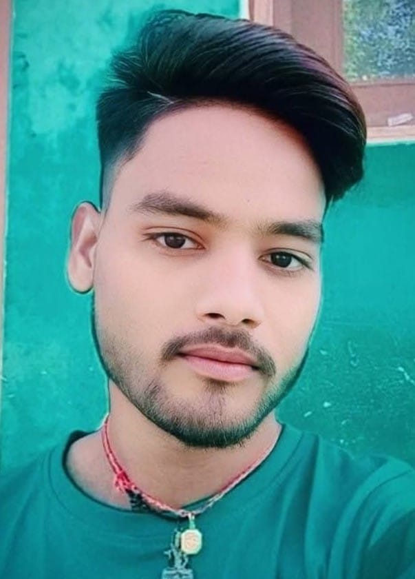 सेहरामऊ दक्षिणी में हुए हादसे में छात्र की क्षतिग्रस्त बाइक। स्रोत: जागरुक पाठक