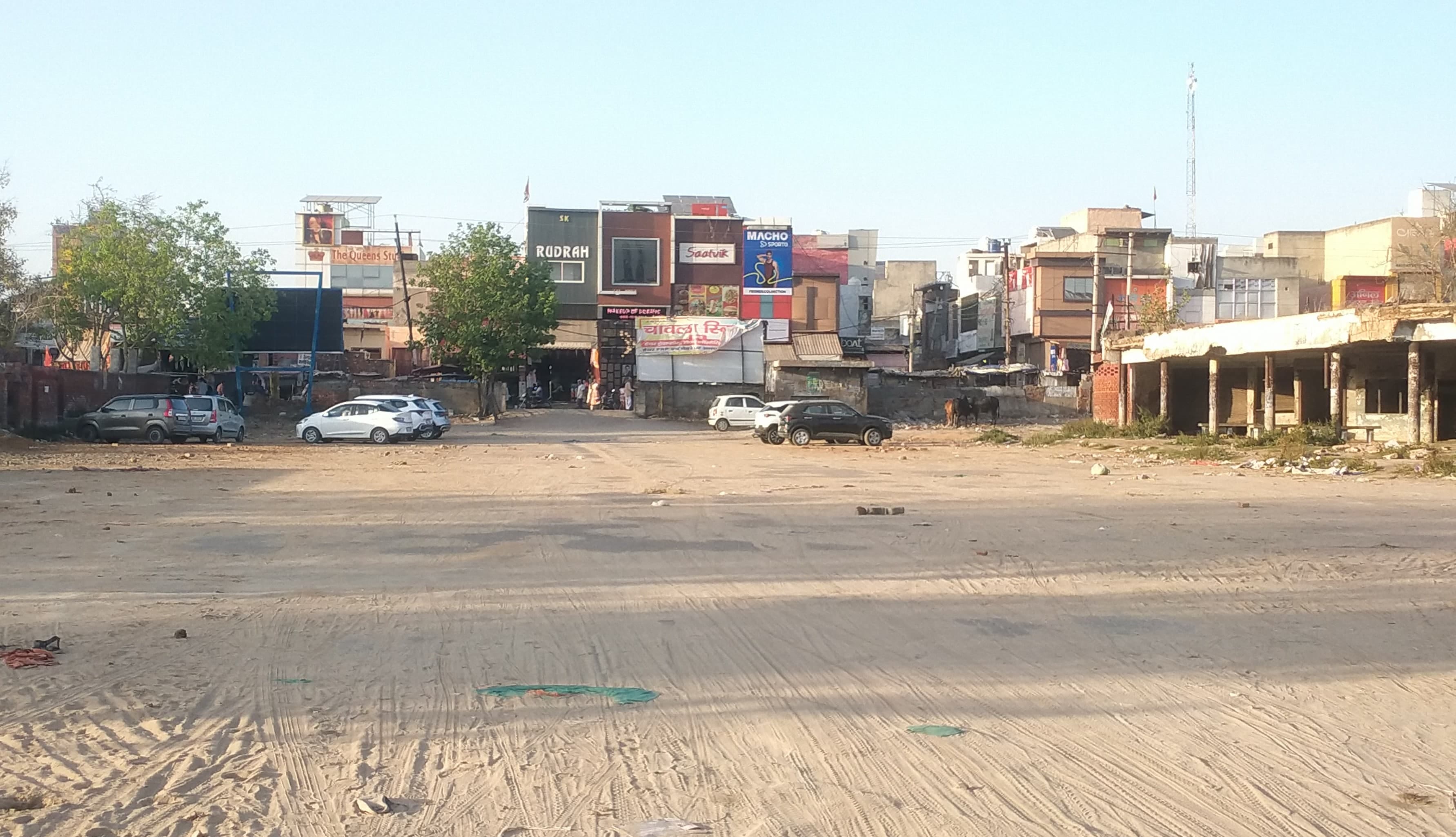 28jjrp17- झज्जर-बेरी रोड स्थित फाटक जहां पर रेलवे ओवरब्रिज बनाया जाना है। संवाद