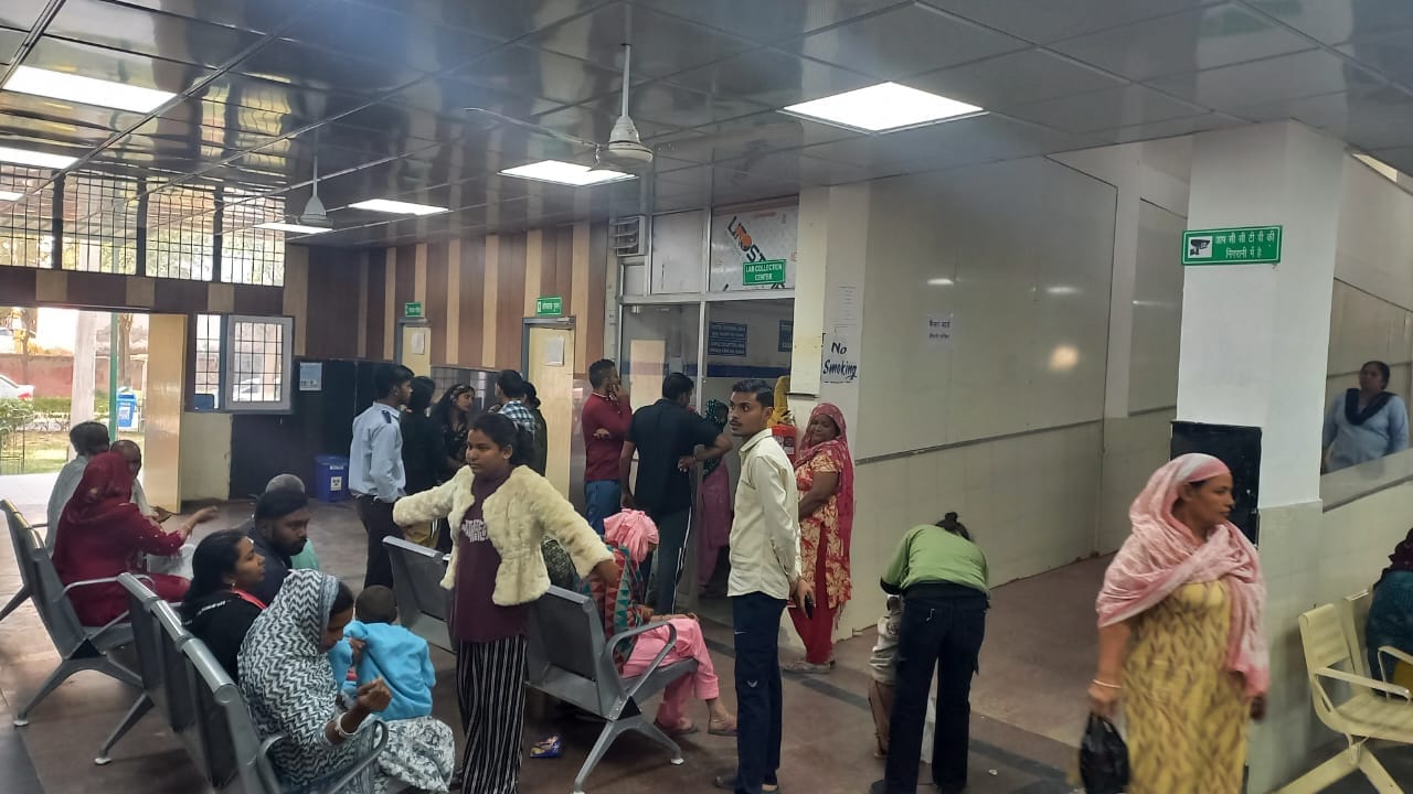 28jjrp19- शहर का सरकारी अस्पताल। संवाद