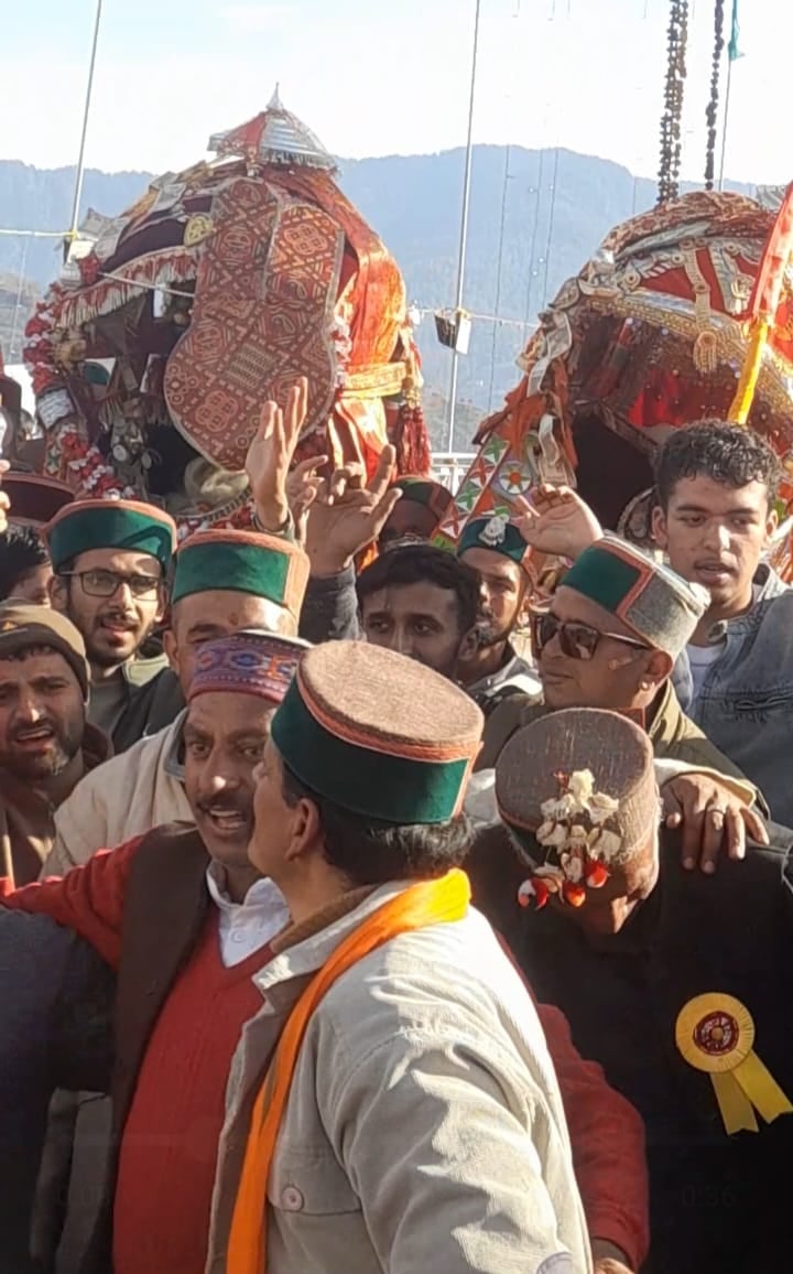 अढैवग डोम देवता खांटा का बल्टी शांत महायज्ञ से लौटते देवता। संवाद अढैवग डोम देवता खांटा का बल्टी शांत महायज्ञ से लौटते देवता। संवाद