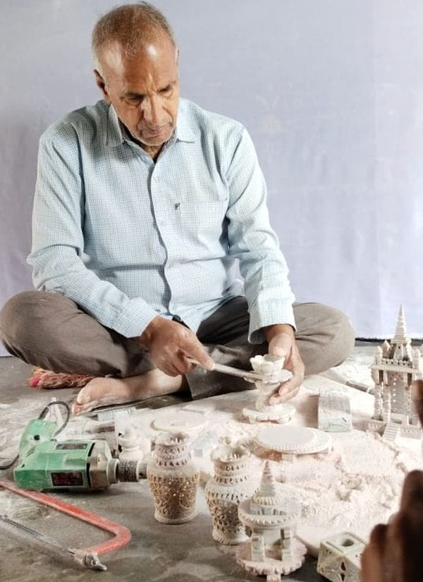 फोटो 28 एमएएचपी 05 परिचय-मिनी औद्योगिक आस्थान कुलपहाड़ में स्थापित उद्योगों में बनते सीमेंटेड प