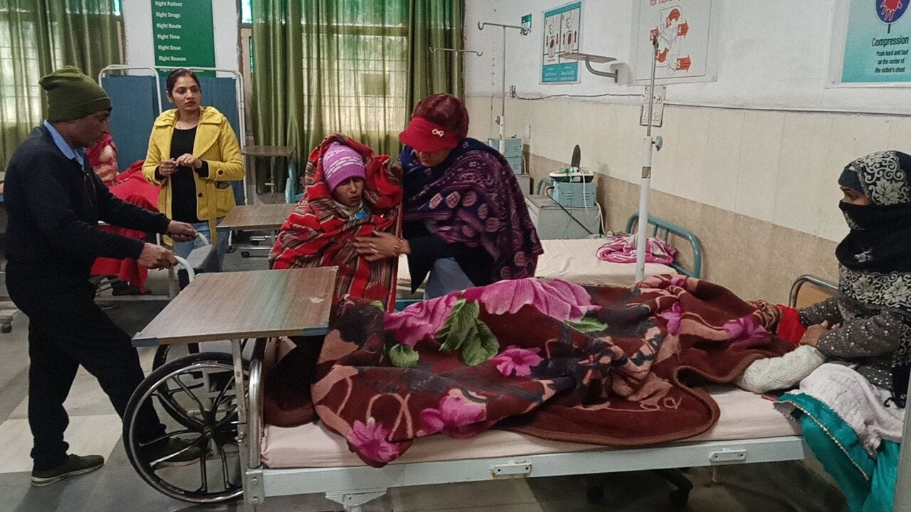 फोटो 31: सोनीपत के खरखौदा में हुए सड़क हादसे के बाद सांपला मार्ग पर खड़े क्षतिग्रस्त वाहन। स्रोत फोटो 31: सोनीपत के खरखौदा में हुए सड़क हादसे के बाद सांपला मार्ग पर खड़े क्षतिग्रस्त वाहन। स्रोत