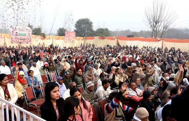 गंगोह रोड स्थित एमआरएस पब्लिक स्कूल में पूर्व सांसद बाबू मुल्कीराज सैनी की प्रतिमा का अनावरण 