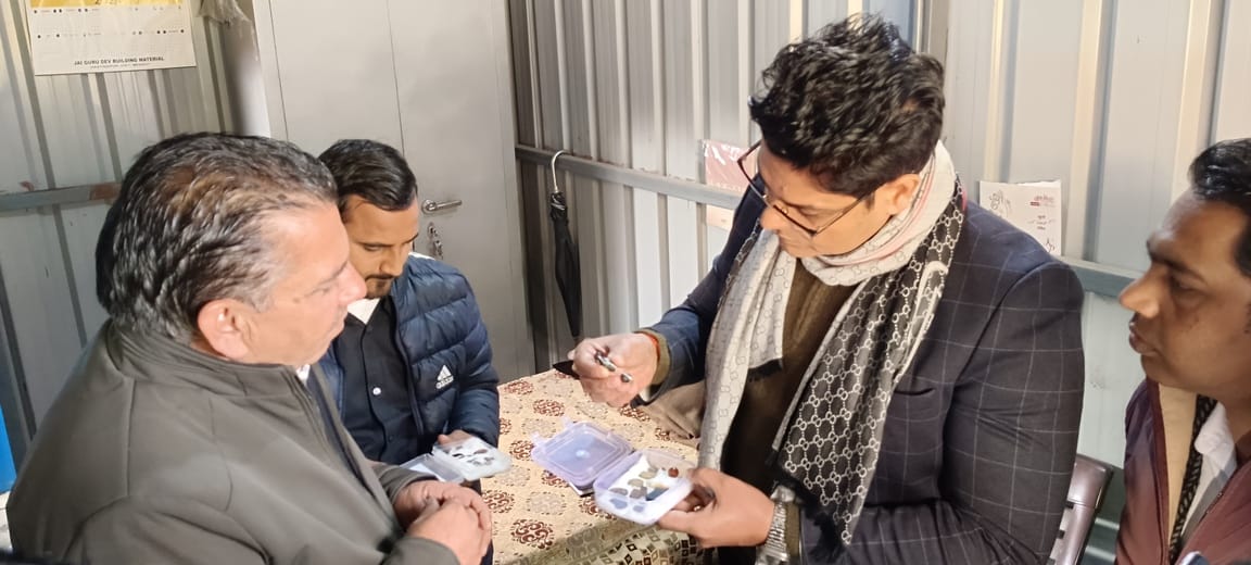 हस्तिनापुर के मुख्य द्वार को भव्य बनाने के लिए पर्यटन को निर्देश देते कमिश्नर स्रोत संवाद हस्तिनापुर के मुख्य द्वार को भव्य बनाने के लिए पर्यटन को निर्देश देते कमिश्नर स्रोत संवाद