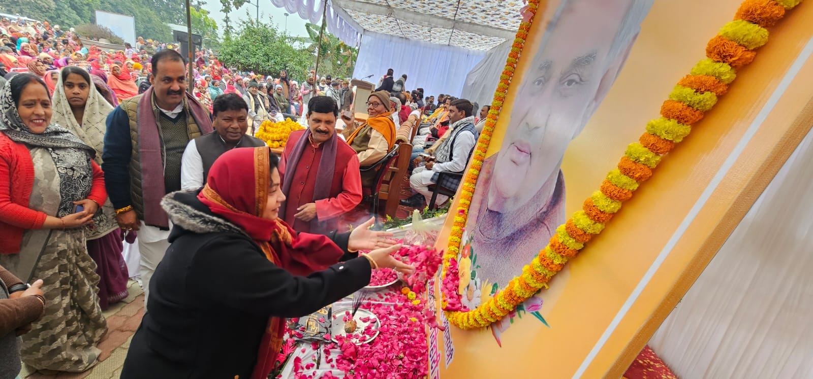 मेंहदावल के करमाकला में पूर्व पीएम के जन्म शताब्दी वर्ष पर कार्यक्रम को संबोधित करते भाजपा के मेंहदावल के करमाकला में पूर्व पीएम के जन्म शताब्दी वर्ष पर कार्यक्रम को संबोधित करते भाजपा के
