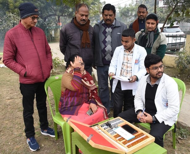 नेत्र शिविर में 50 लोगों का परीक्षण
