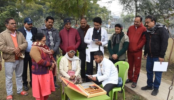 नेत्र शिविर में 50 लोगों का परीक्षण