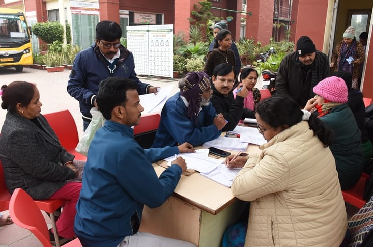 नेत्र शिविर में 50 लोगों का परीक्षण
