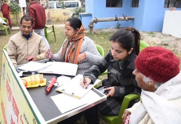 नेत्र शिविर में 50 लोगों का परीक्षण