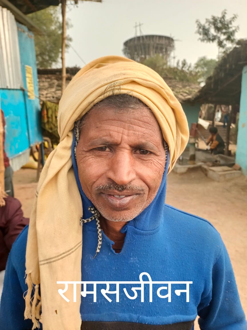 नेवादा ब्लाक के तिल्हापुर और जवई गांव के बीच गेहूं की फसल चरते छुट्टा पशु नेवादा ब्लाक के तिल्हापुर और जवई गांव के बीच गेहूं की फसल चरते छुट्टा पशु