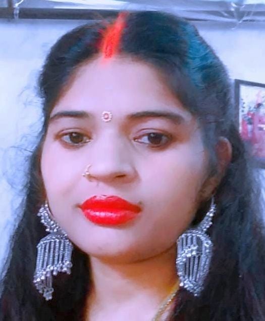 प्रसूता मंगीता की मौत के बाद रोते बिलखते परिजन।  स्रोत : सोशल मीडिया