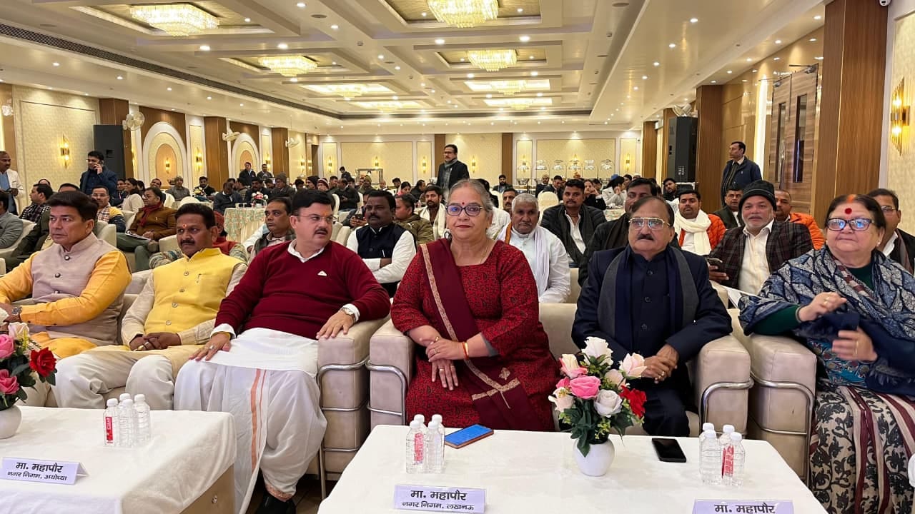 सम्मेलन को संबोधित करतीं महापौर सुषमा खर्कवाल। सम्मेलन को संबोधित करतीं महापौर सुषमा खर्कवाल।