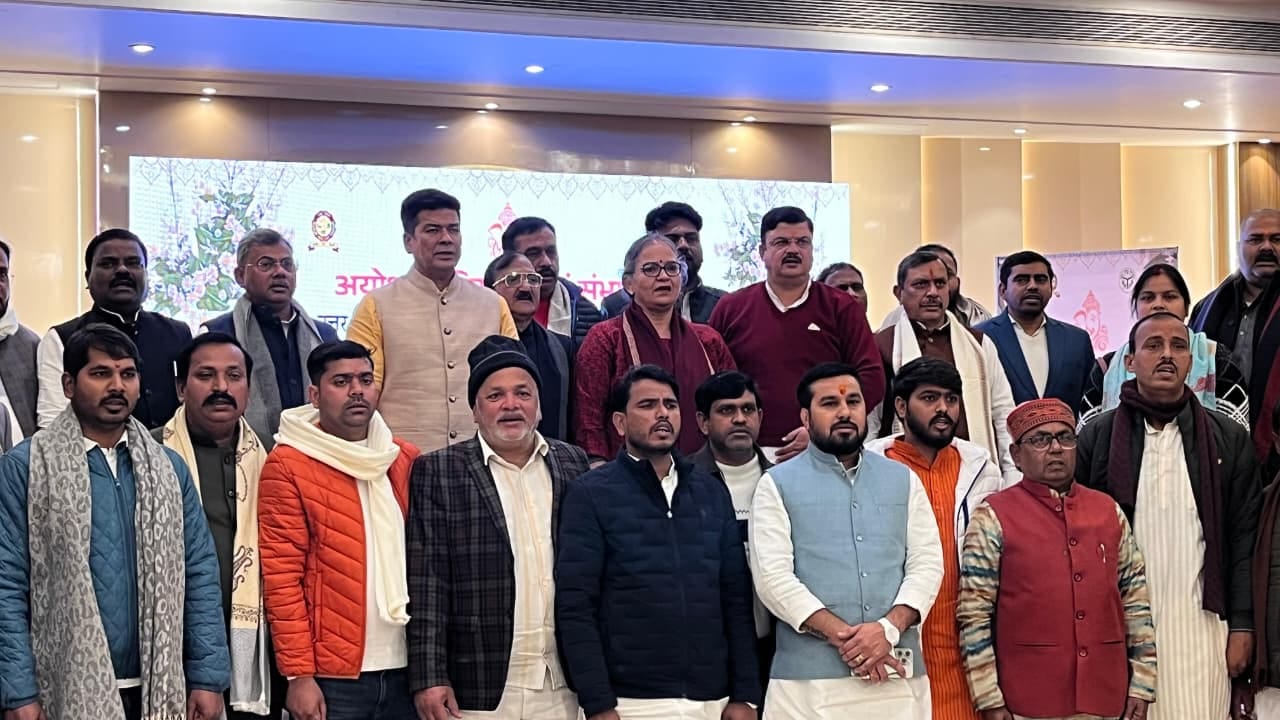 सम्मेलन को संबोधित करतीं महापौर सुषमा खर्कवाल। सम्मेलन को संबोधित करतीं महापौर सुषमा खर्कवाल।
