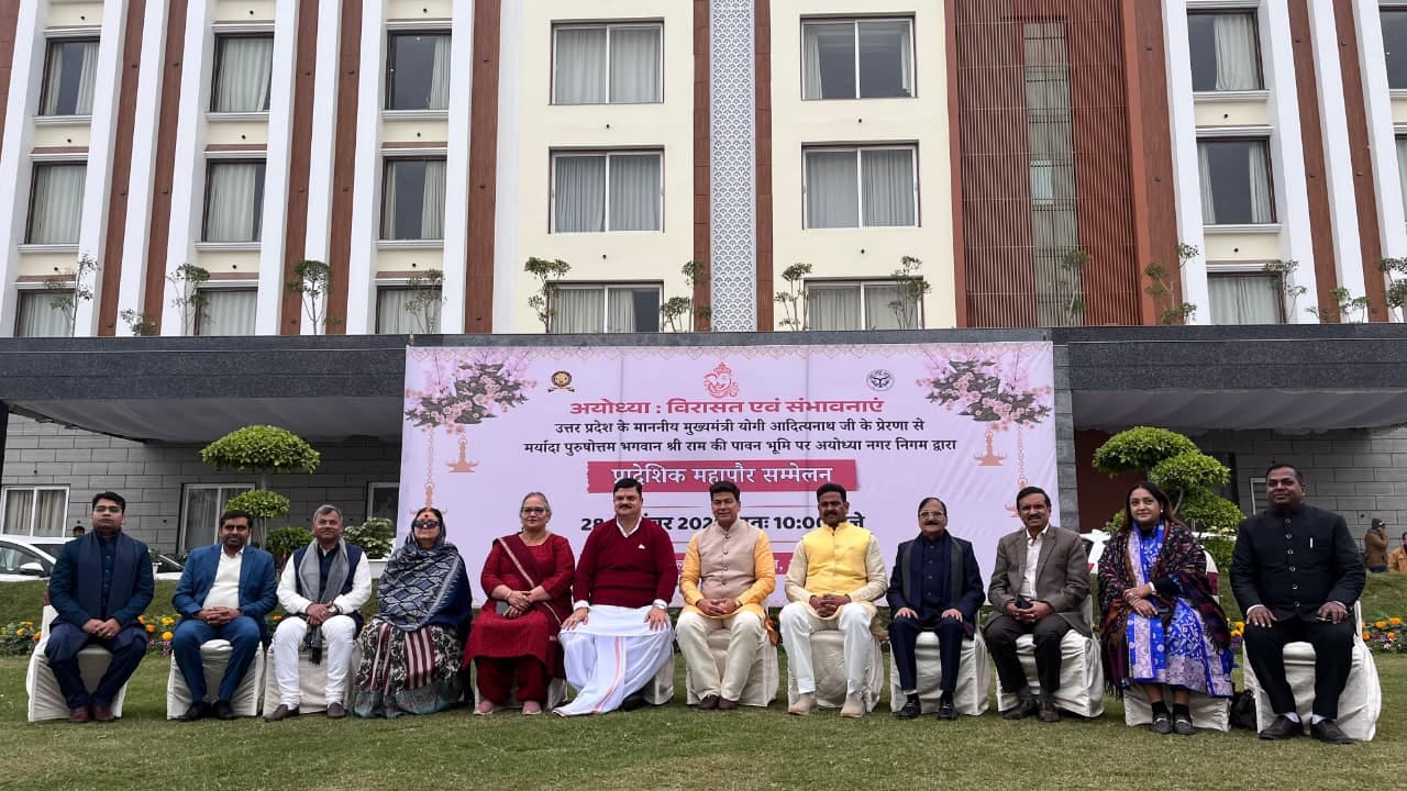 सम्मेलन को संबोधित करतीं महापौर सुषमा खर्कवाल। सम्मेलन को संबोधित करतीं महापौर सुषमा खर्कवाल।