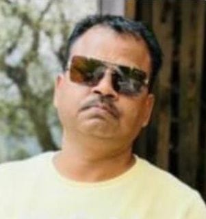 दिल्ली-लखनऊ हाईवे पर तिलहर स्थित ओवरब्रिज पर बंद लाइट। संवाद