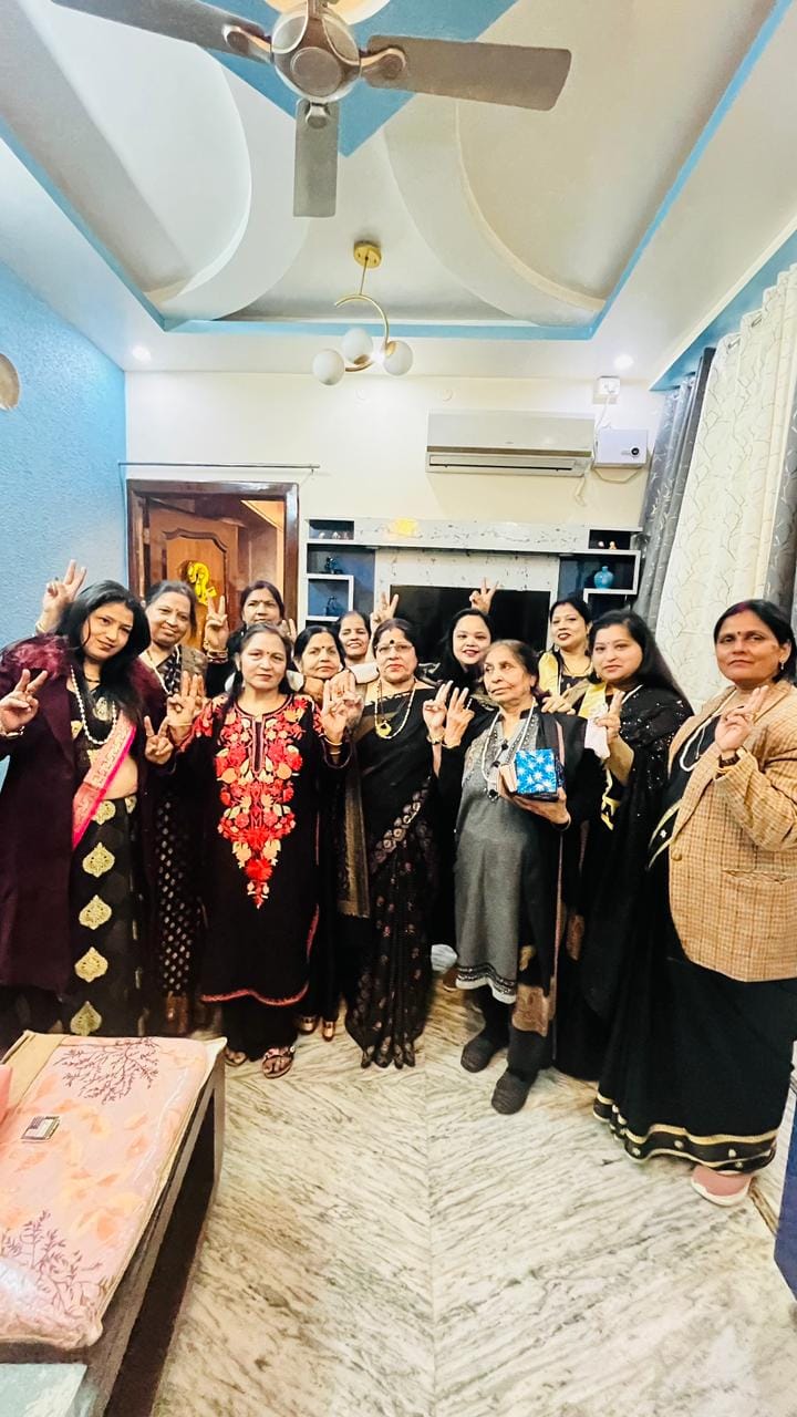 बदायूं शहर में नए साल की तैयारियों में जुटी महिलाएं। स्रोत- महिला संगठन बदायूं शहर में नए साल की तैयारियों में जुटी महिलाएं। स्रोत- महिला संगठन
