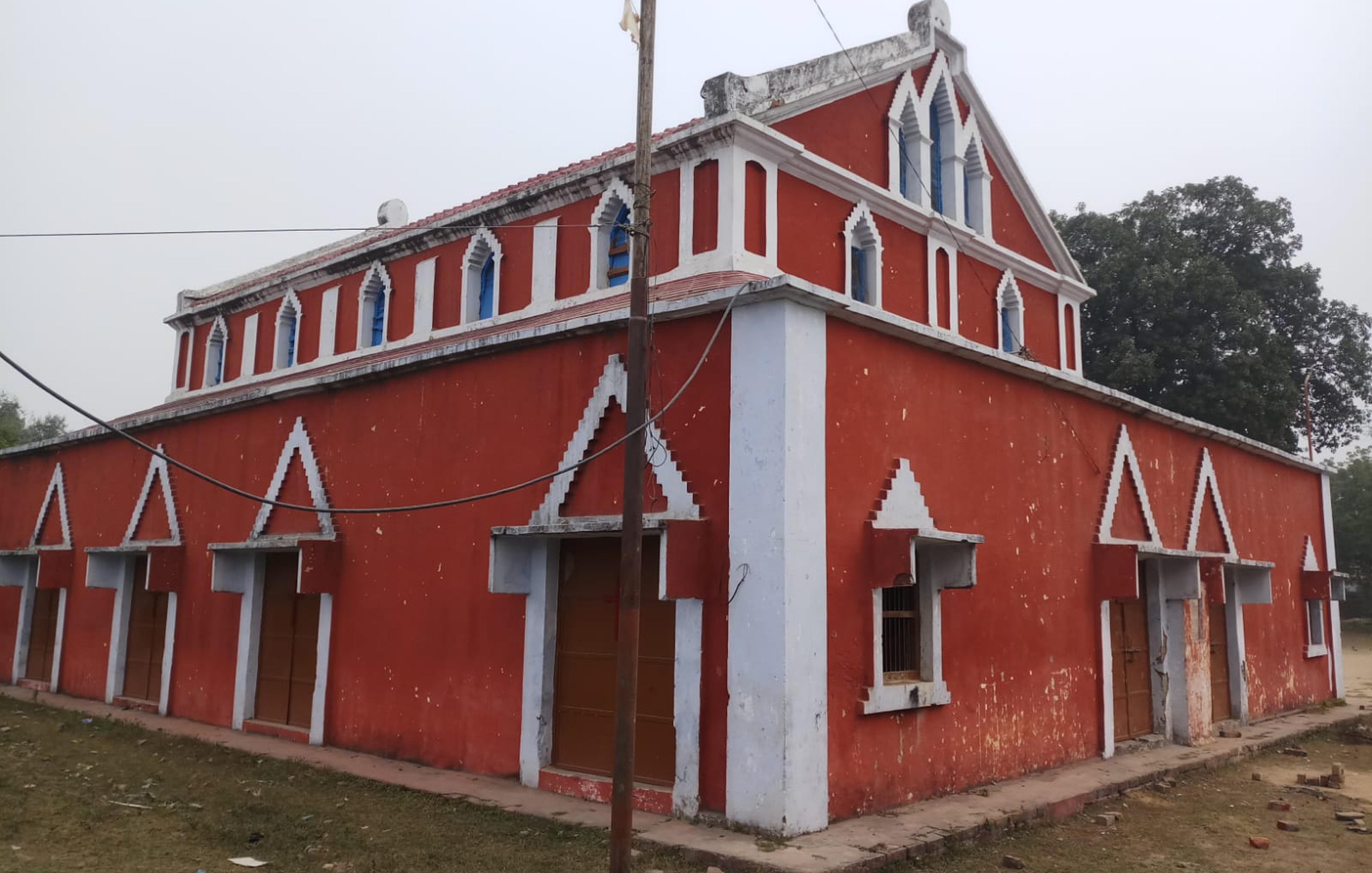 फोटो-22-राधानगर थाने में बाएं से अभिषेक, पादरी डेविड व तीसरा कृष्ण गोपाल विश्वास उर्फ केके बंगा फोटो-22-राधानगर थाने में बाएं से अभिषेक, पादरी डेविड व तीसरा कृष्ण गोपाल विश्वास उर्फ केके बंगा