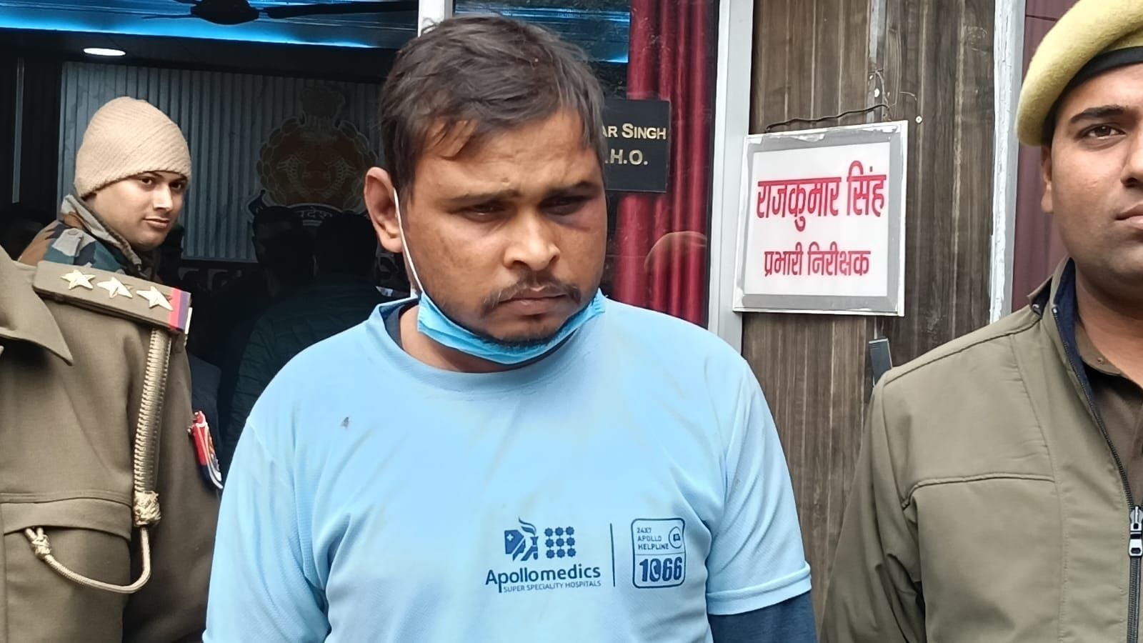 फोटो-6- बदमाशों से बरामद किया गया जेवर और नकदी। संवाद फोटो-6- बदमाशों से बरामद किया गया जेवर और नकदी। संवाद