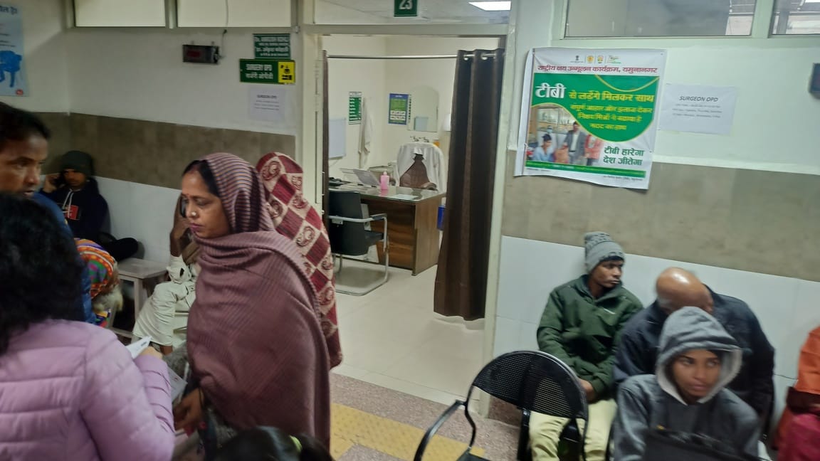 जिला नागरिक अस्तपाल की ओपीडी में लगी मरीजों की भीड़। संवाद जिला नागरिक अस्तपाल की ओपीडी में लगी मरीजों की भीड़। संवाद