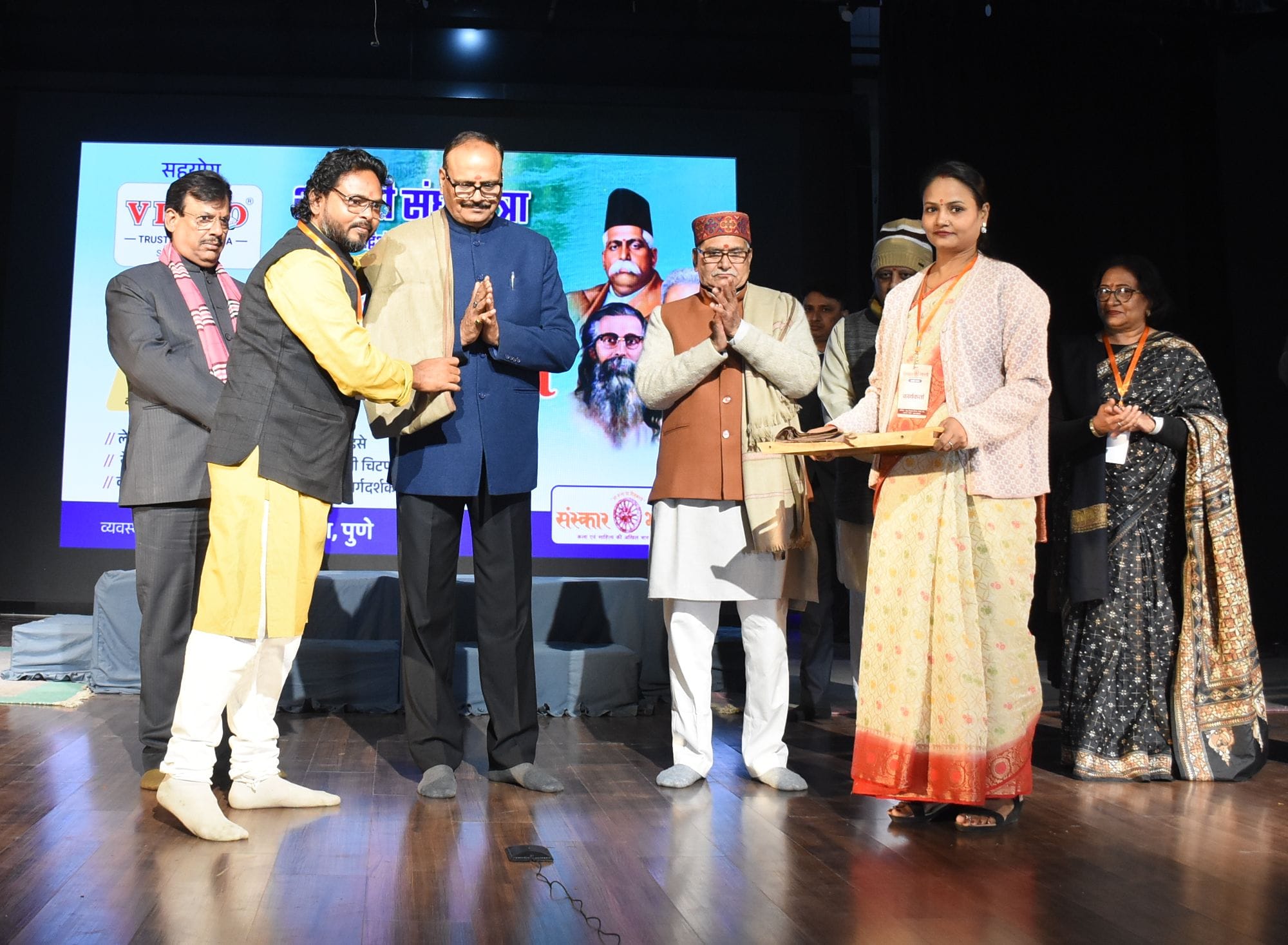 कैसरबाग स्थित भातखंडे संस्कृति विश्वविद्यालय के कलामंडपम प्रेक्षागृह में ‘संघ गंगा के तीन भगीरथ कैसरबाग स्थित भातखंडे संस्कृति विश्वविद्यालय के कलामंडपम प्रेक्षागृह में ‘संघ गंगा के तीन भगीरथ
