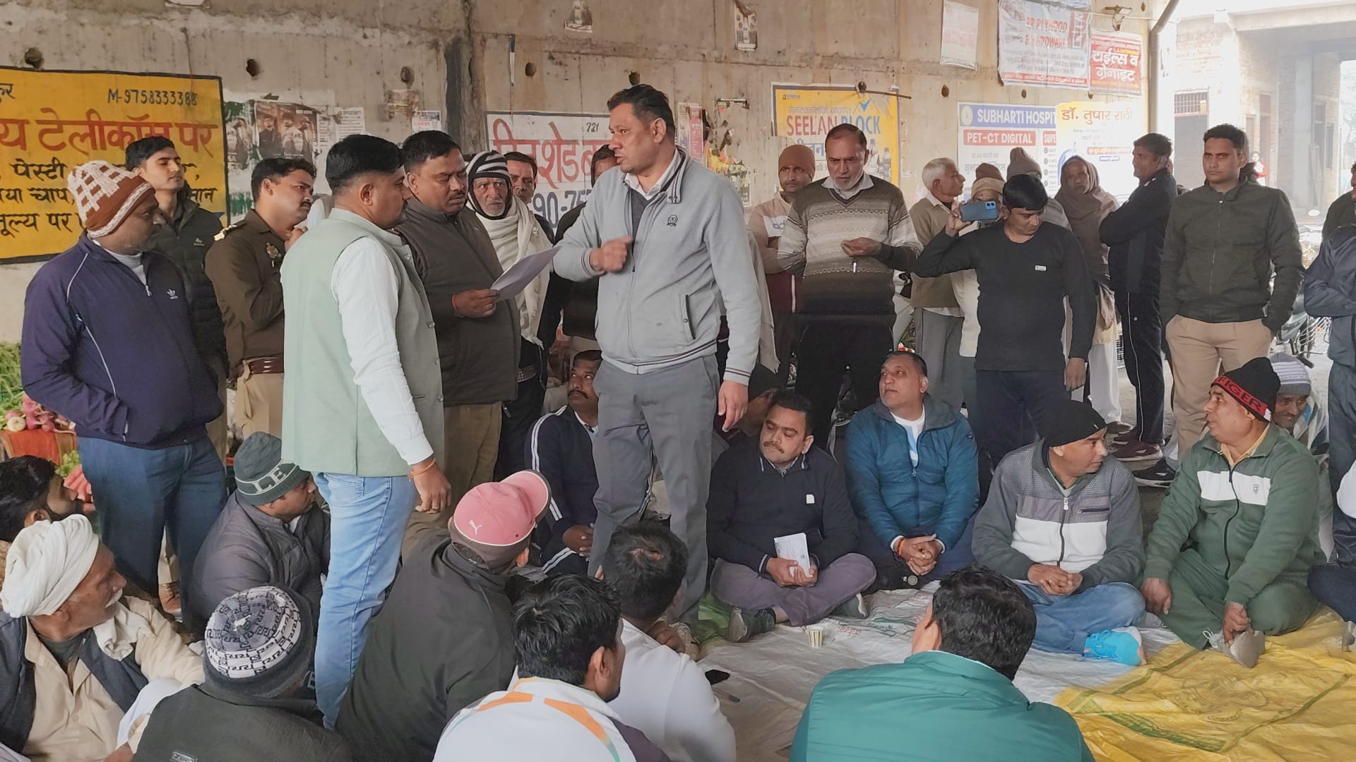 संदीप,,, कंचनपुर घोपला मार्ग पर पेड कटान को लेकर धरने पर बैठे सामाजिक संस्था के लोग संदीप,,, कंचनपुर घोपला मार्ग पर पेड कटान को लेकर धरने पर बैठे सामाजिक संस्था के लोग