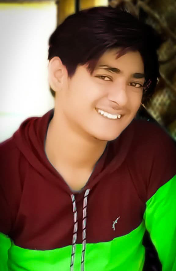 विवेकानंद नगर रेलवे ओवरब्रिज के पास रेलवे ट्रैक पर युवक की सुसाइड के बाद मौजूद लोग व पुलिसकर्मी विवेकानंद नगर रेलवे ओवरब्रिज के पास रेलवे ट्रैक पर युवक की सुसाइड के बाद मौजूद लोग व पुलिसकर्मी