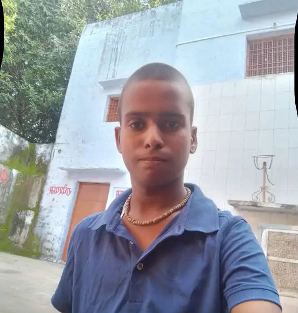 बटक छात्र के शरीर टुकड़ों में बटा