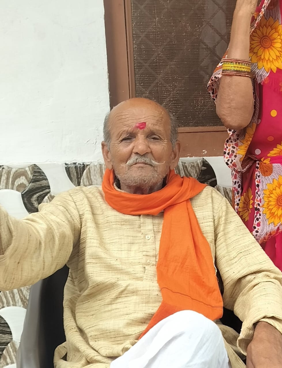 बथुई गांव में नहर ओवरफ्लो से पानी में डूबी गेंहू की फसल, फोटो स्रोत किसान।