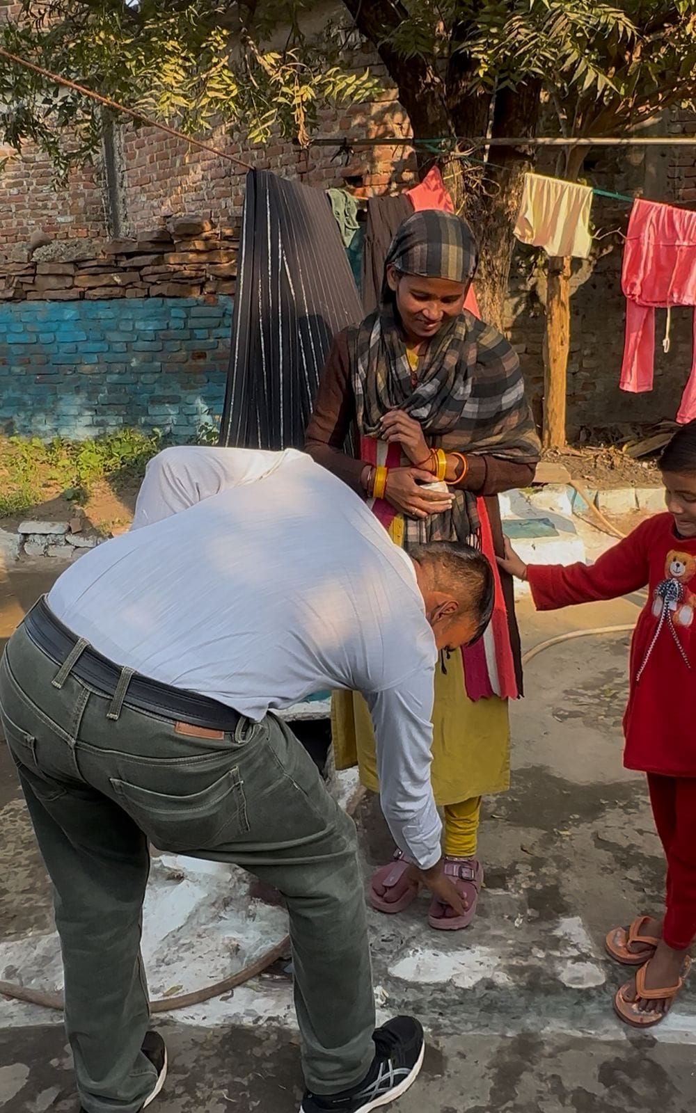 DSP ने झोपड़ी से ढूंढ गुरु का घर DSP ने झोपड़ी से ढूंढ गुरु का घर