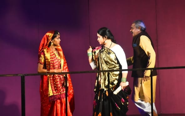 नाटक अरे... शरीफ लोग का, का मंचन अंतरराष्ट्रीय बौद्ध संस्थान में मंगलवार शाम किया गया। नाटक अरे... शरीफ लोग का, का मंचन अंतरराष्ट्रीय बौद्ध संस्थान में मंगलवार शाम किया गया।