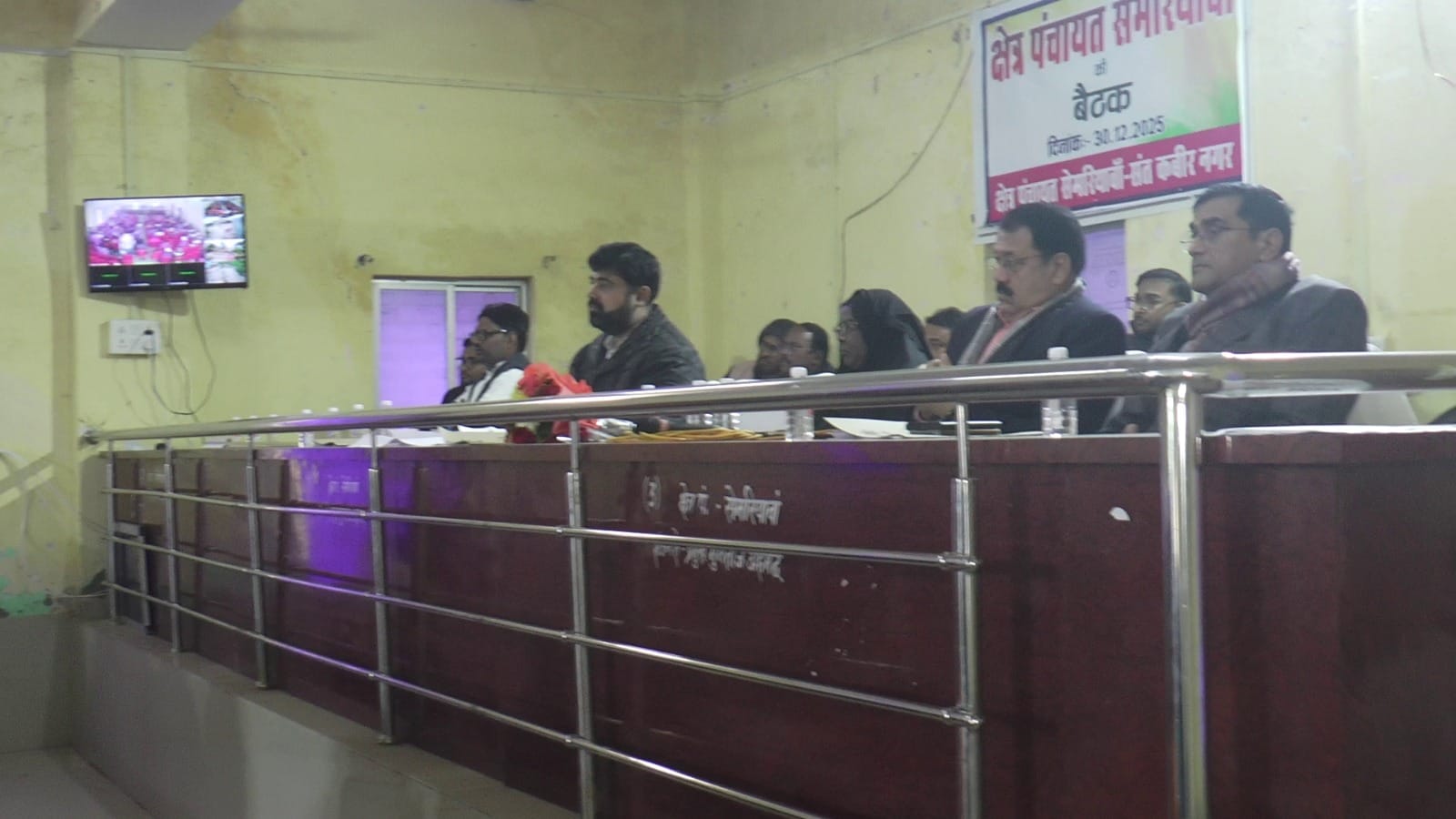 सेमरियावां में बैठक के चलते बंद रही दुकानें-संवाद सेमरियावां में बैठक के चलते बंद रही दुकानें-संवाद