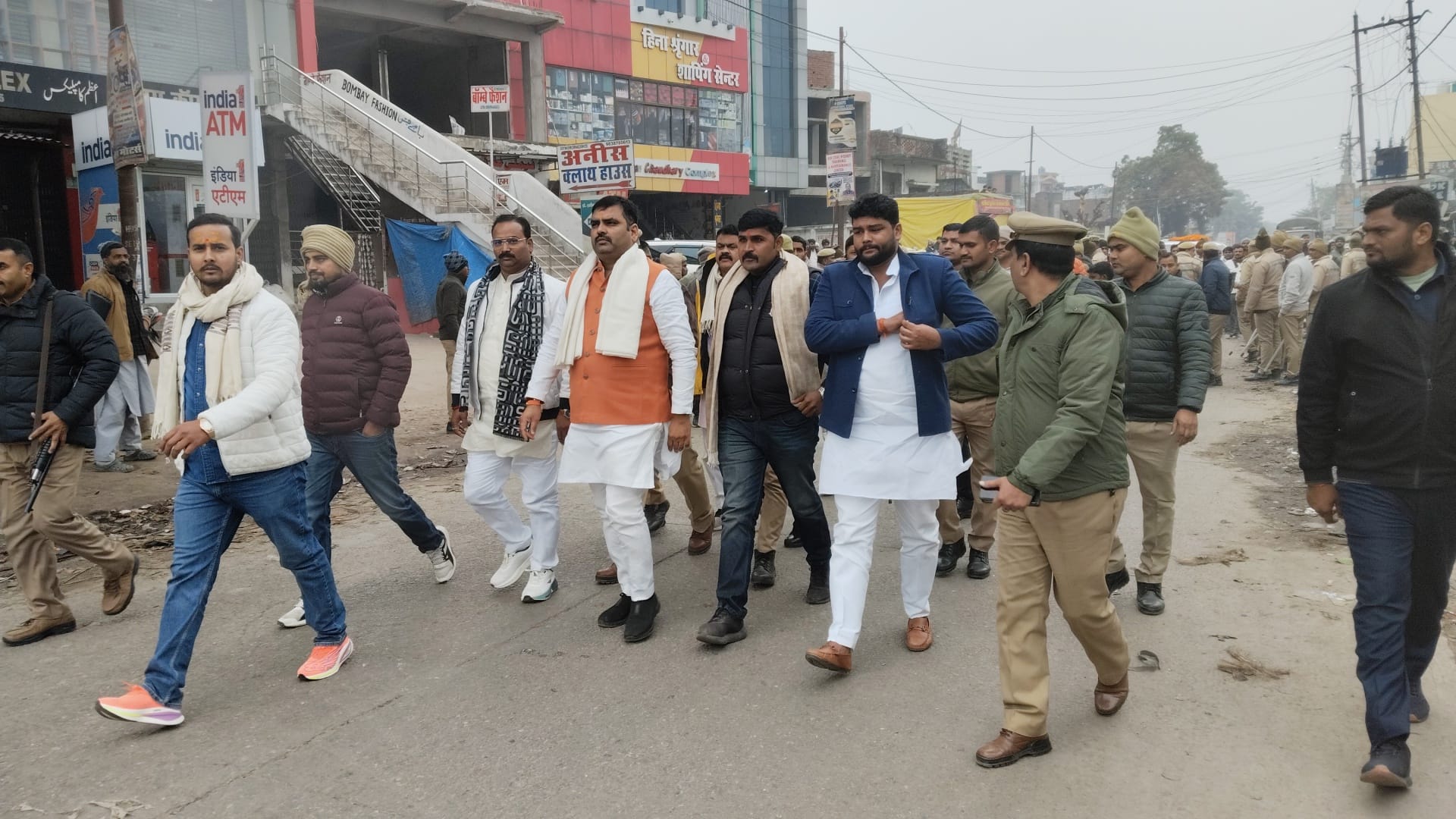 सेमरियावां में बैठक के चलते बंद रही दुकानें-संवाद सेमरियावां में बैठक के चलते बंद रही दुकानें-संवाद