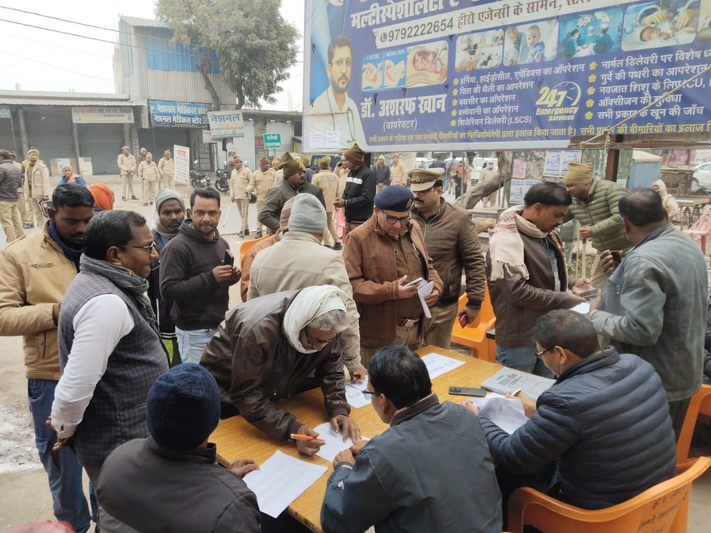 सेमरियावां में बैठक के चलते बंद रही दुकानें-संवाद सेमरियावां में बैठक के चलते बंद रही दुकानें-संवाद