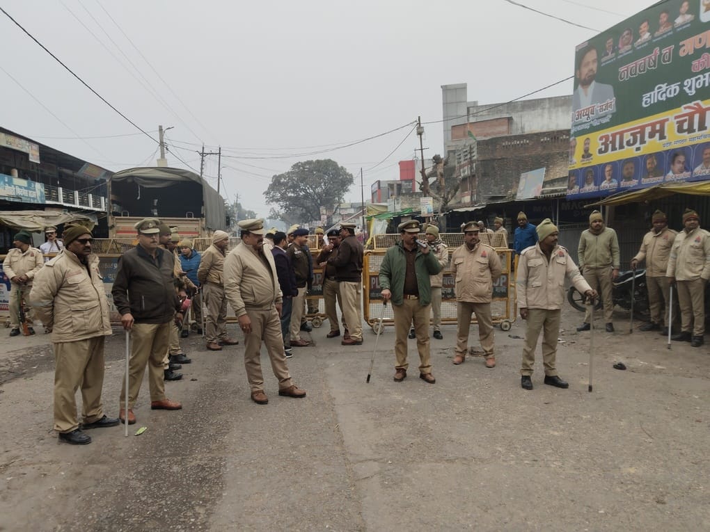 सेमरियावां में बैठक के चलते बंद रही दुकानें-संवाद सेमरियावां में बैठक के चलते बंद रही दुकानें-संवाद