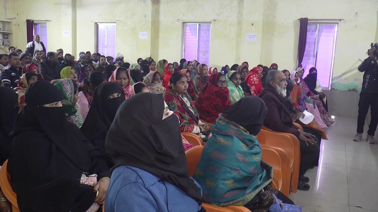 सेमरियावां में बैठक के चलते बंद रही दुकानें-संवाद सेमरियावां में बैठक के चलते बंद रही दुकानें-संवाद