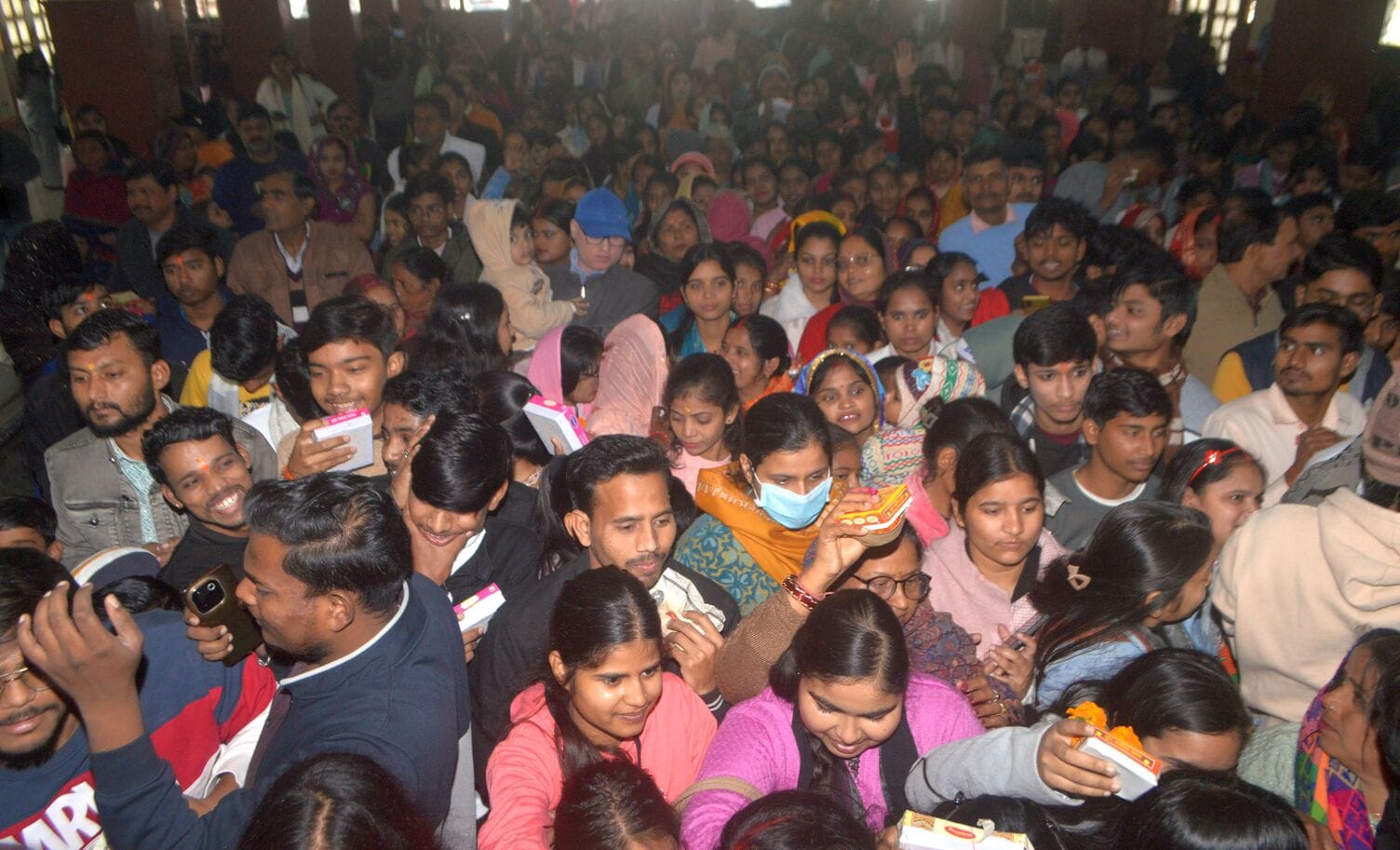 फोटो-01- नव वर्ष पर श्रीराम जानकी मंदिर में सजी मूर्तियां। संवाद