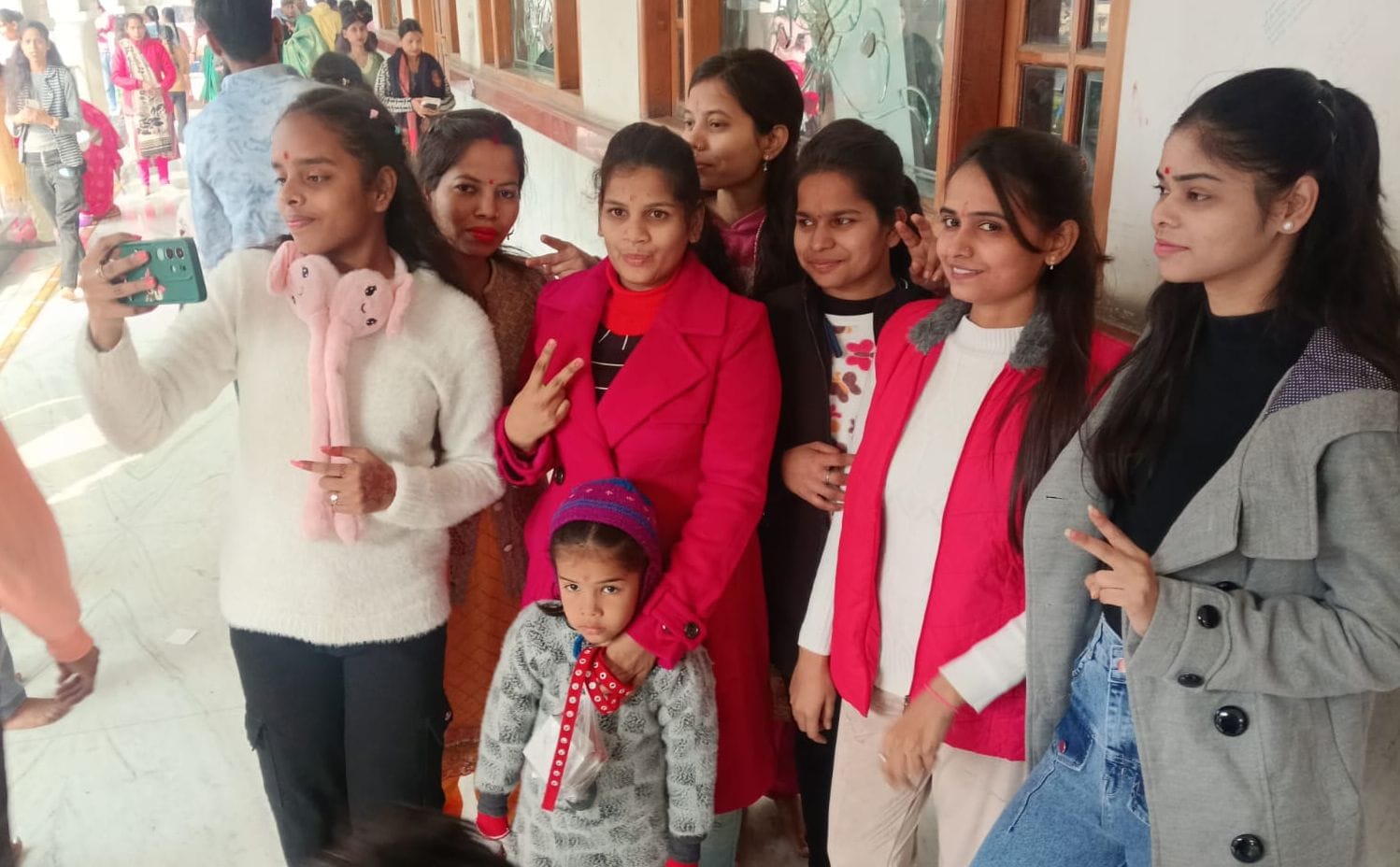 फोटो-01- नव वर्ष पर श्रीराम जानकी मंदिर में सजी मूर्तियां। संवाद