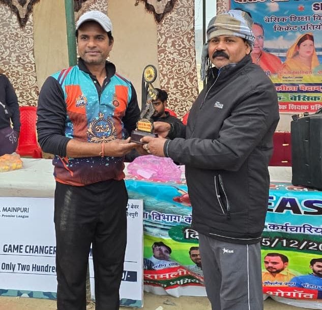 फोटो 12 जीत के बाद खुशी मनाते रॉयल क्रिकेट क्लब के खिलाड़ी। स्रोत आयोजक