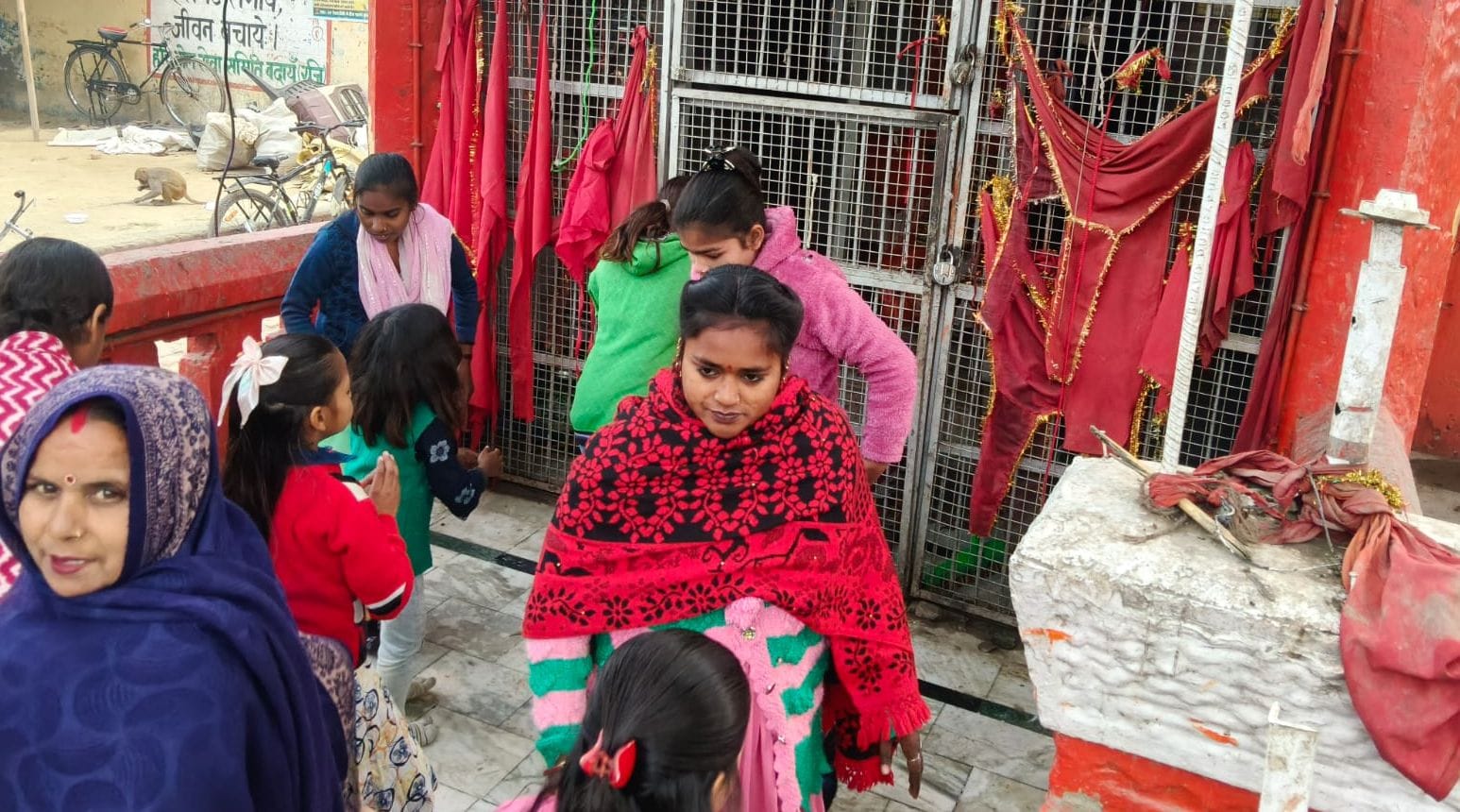 हनुमान मंदिर में नव वर्ष पर खीर वितरण किया गया। संवाद