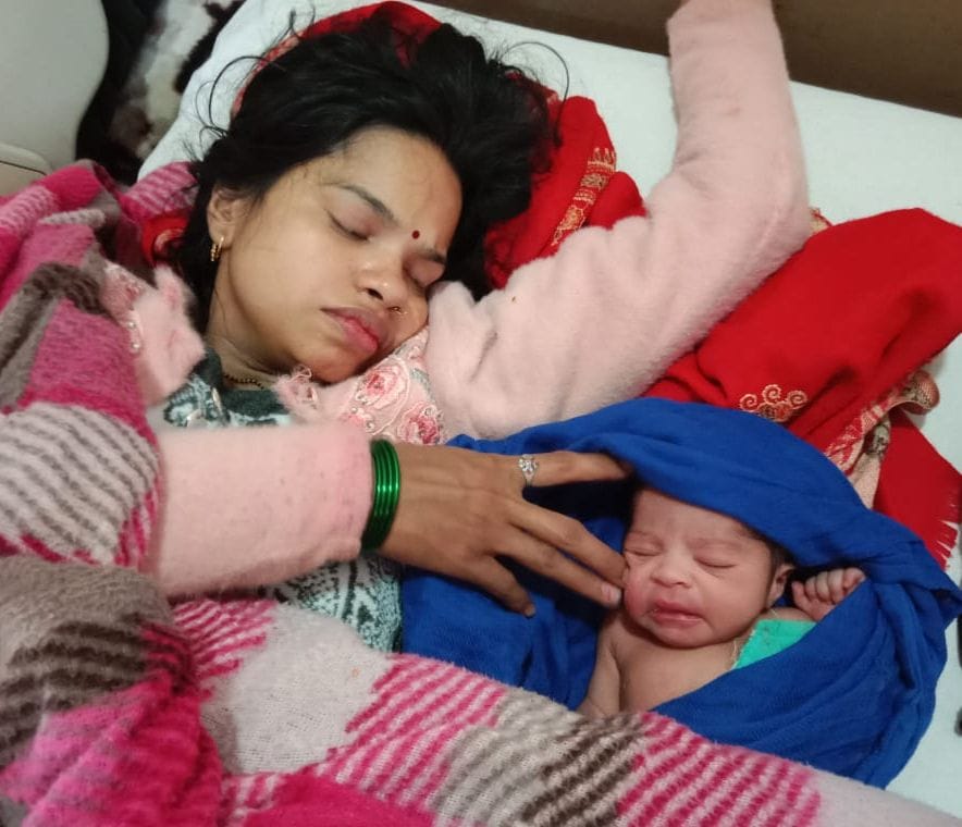 हनुमान मंदिर में नव वर्ष पर खीर वितरण किया गया। संवाद