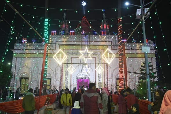 कर्बला दियानतुद्दौला बहादर में हजरत अली असगर की विलादत पर जश्न मना। 