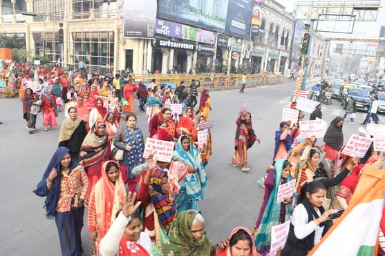 पूर्व केंद्रीय मंत्री कौशल किशोर की अगुवाई में बुधवार को नशे के खिलाफ पदयात्रा निकाली गई। पूर्व केंद्रीय मंत्री कौशल किशोर की अगुवाई में बुधवार को नशे के खिलाफ पदयात्रा निकाली गई।