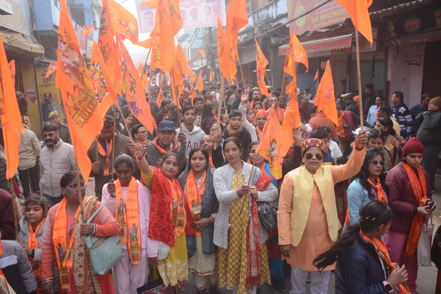राजेंद्रनगर स्थित राष्ट्रीय स्वयंसेवक संघ के कार्यालय भारती भवन से निकाली गई  शोभायात्रा में शा
