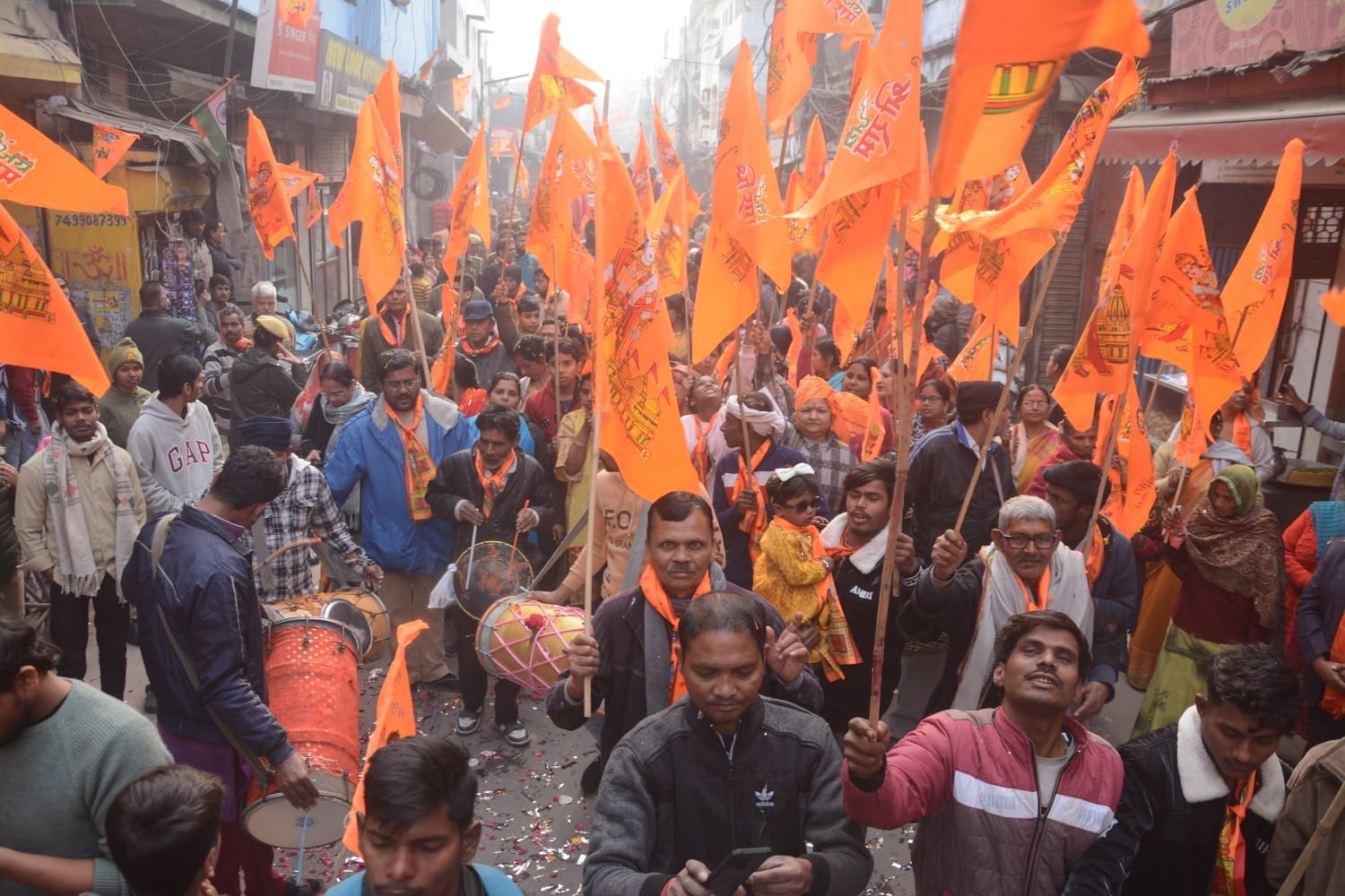 राजेंद्रनगर स्थित राष्ट्रीय स्वयंसेवक संघ के कार्यालय भारती भवन से निकाली गई  शोभायात्रा में शा