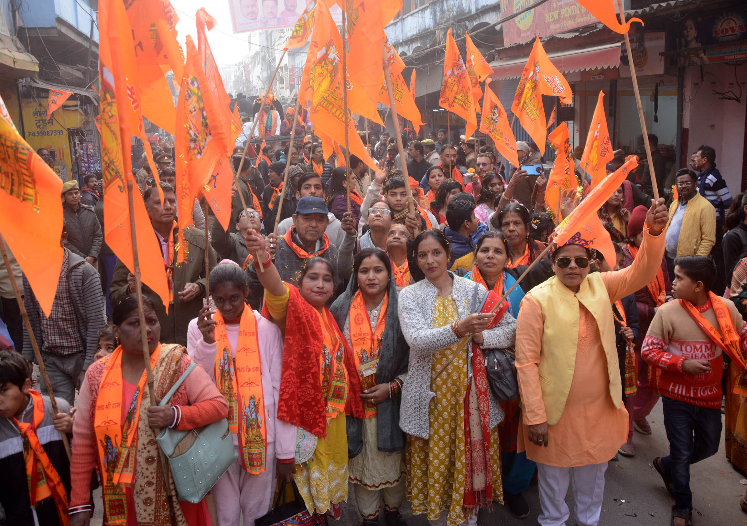 राजेंद्रनगर स्थित राष्ट्रीय स्वयंसेवक संघ के कार्यालय भारती भवन से निकाली गई  शोभायात्रा में शा