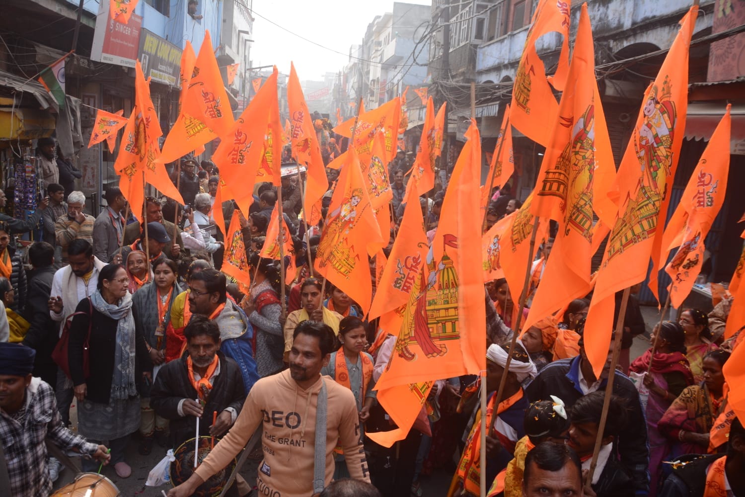 राजेंद्रनगर स्थित राष्ट्रीय स्वयंसेवक संघ के कार्यालय भारती भवन से निकाली गई  शोभायात्रा में शा