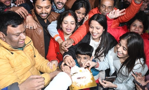 राजधानी में नए वर्ष का जश्न मनाते लोग।
