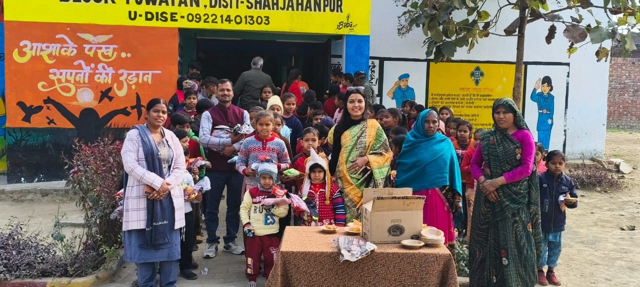 शाहजहांपुर में शहीद उद्यान में नव वर्ष पर धूप खिलने पर मस्ती करते बच्चे। संवाद शाहजहांपुर में शहीद उद्यान में नव वर्ष पर धूप खिलने पर मस्ती करते बच्चे। संवाद