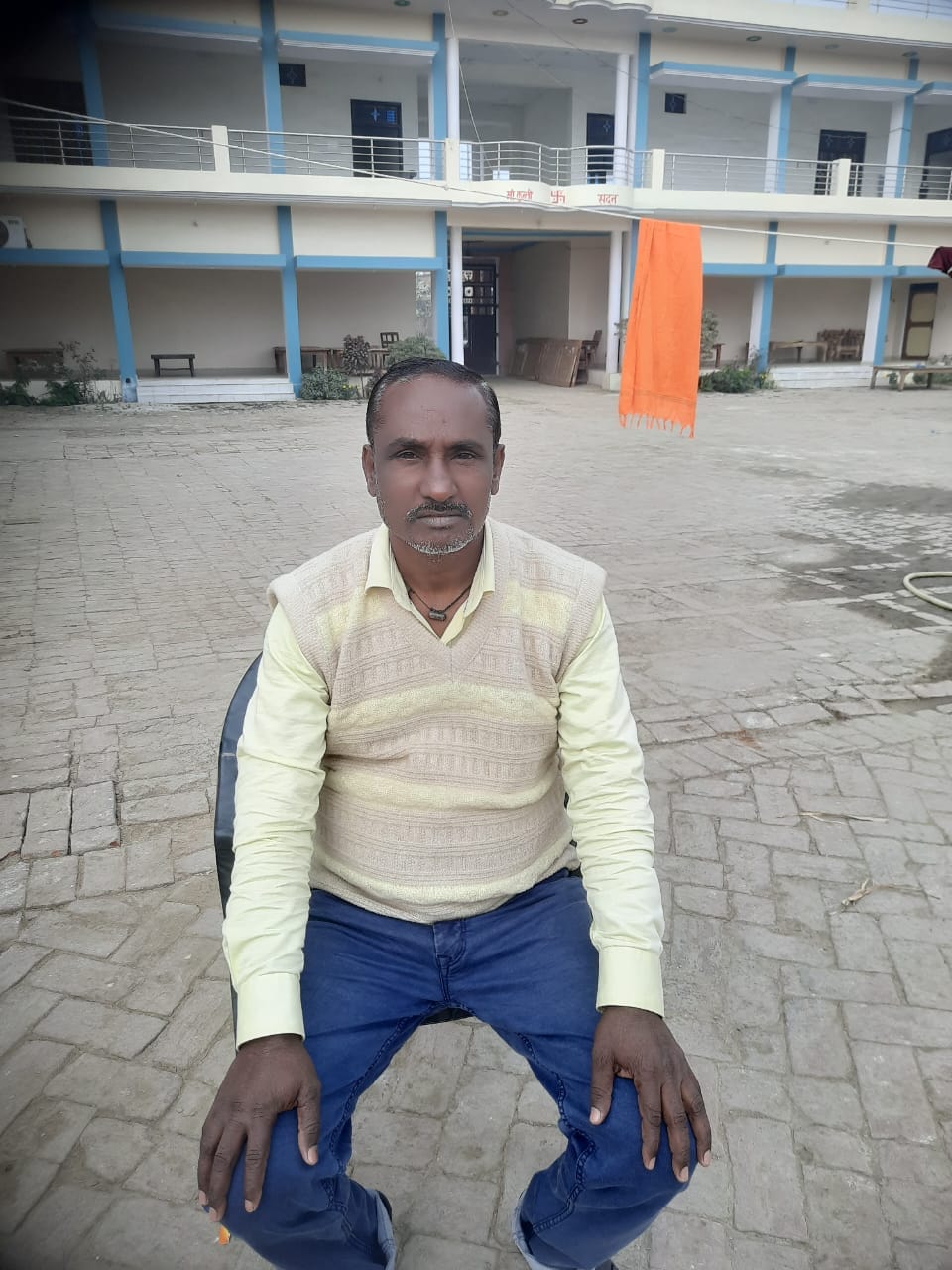 टेवां गांव में वर्मी कंपोस्ट यूनिट में तैयार हो रही खाद। स्रोत- ग्रामीण