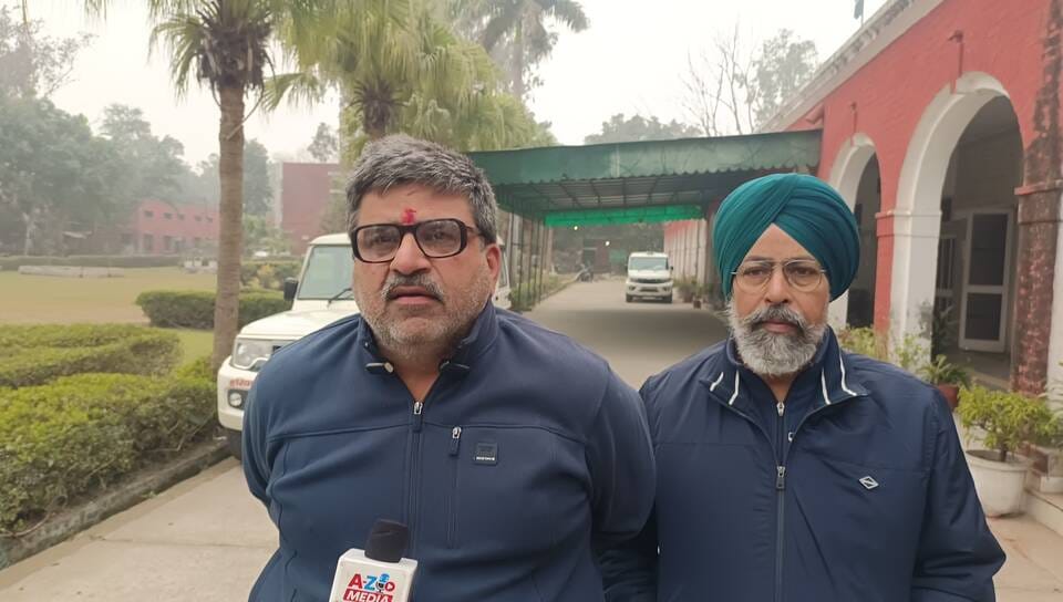 वार्डों के ड्रा नहीं निकलने के बाद कार्यालय से बाहर आते हुए एसडीएम दर्शन कुमार व निगम संयुक्त आ वार्डों के ड्रा नहीं निकलने के बाद कार्यालय से बाहर आते हुए एसडीएम दर्शन कुमार व निगम संयुक्त आ